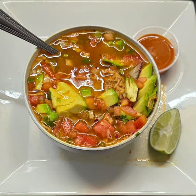 Lunch Sopa de Pollo.